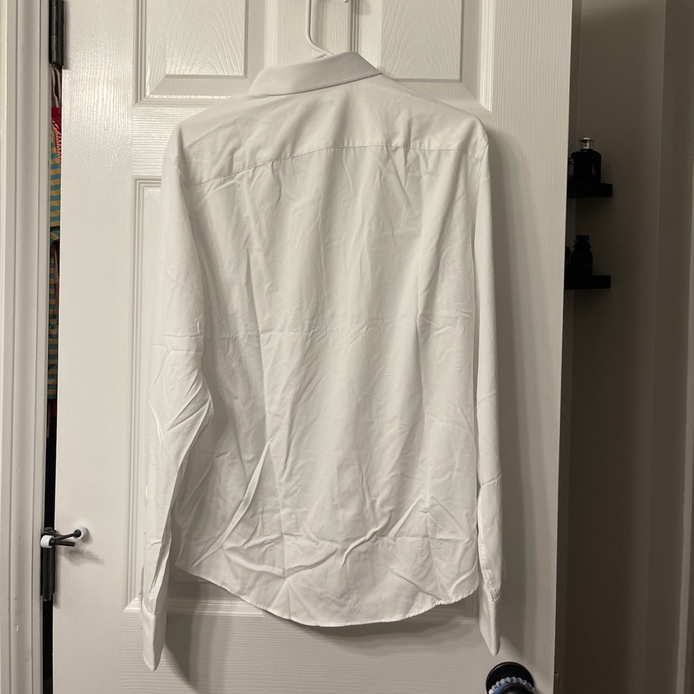 Untuckit White Slimfit!